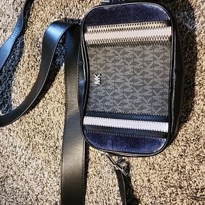 Micheal Kors  small crossbows bag